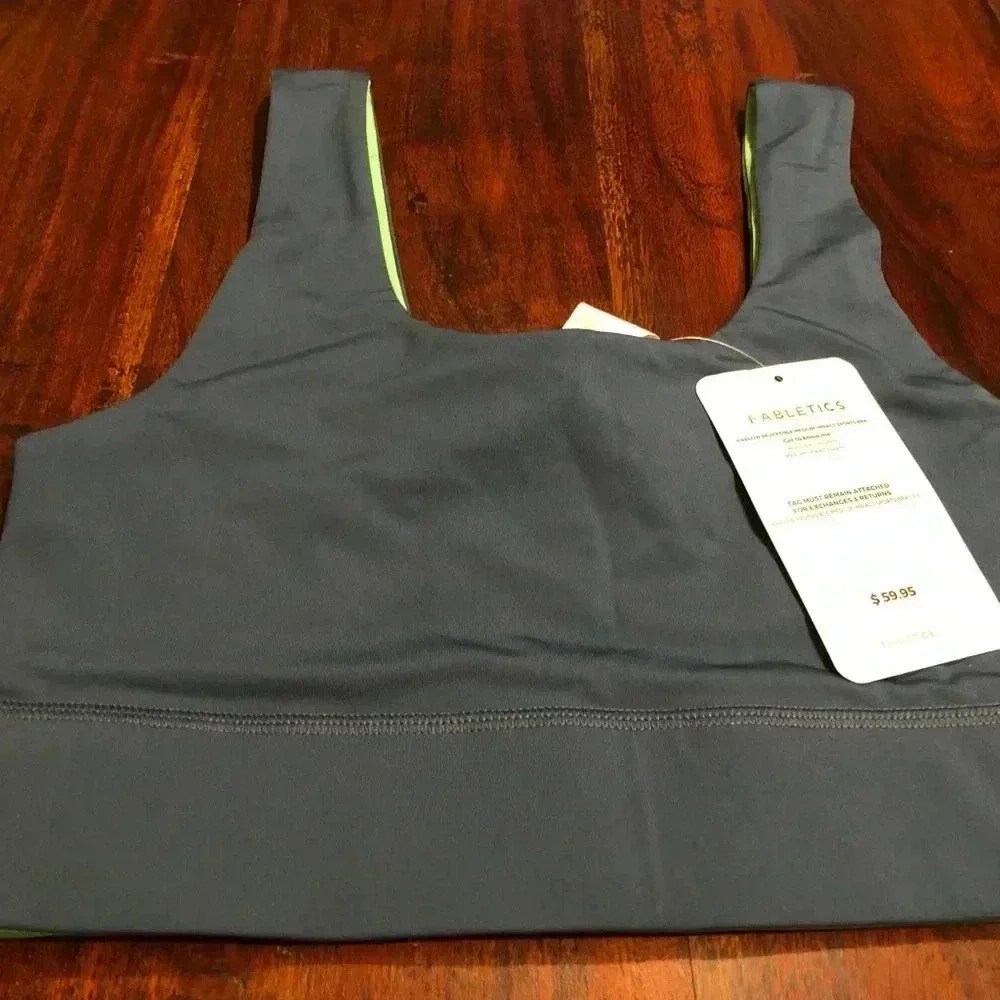 Fabletics. Sports bra, size small (BRAND NEW WITH TAGS)